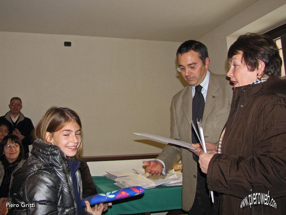 07 Premiazione alunna.jpg